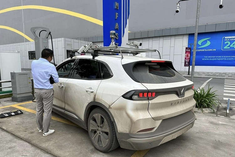 VinFast VF8 khong bien, gan day camera chay tren duong de lam gi?