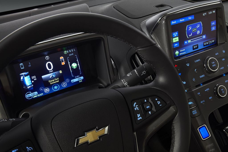 "Đó là chi phí ước tính dành cho một chiếc xe đã qua 12 năm sử dụng, hết hạn bảo hành và bộ pin cực kỳ khó kiếm, do công nghệ cũ,” người này cho biết. “Trên các mẫu xe điện mới hơn với công nghệ mới hơn, chi phí pin sẽ thấp hơn. Giống như những chiếc TV màn hình lớn.