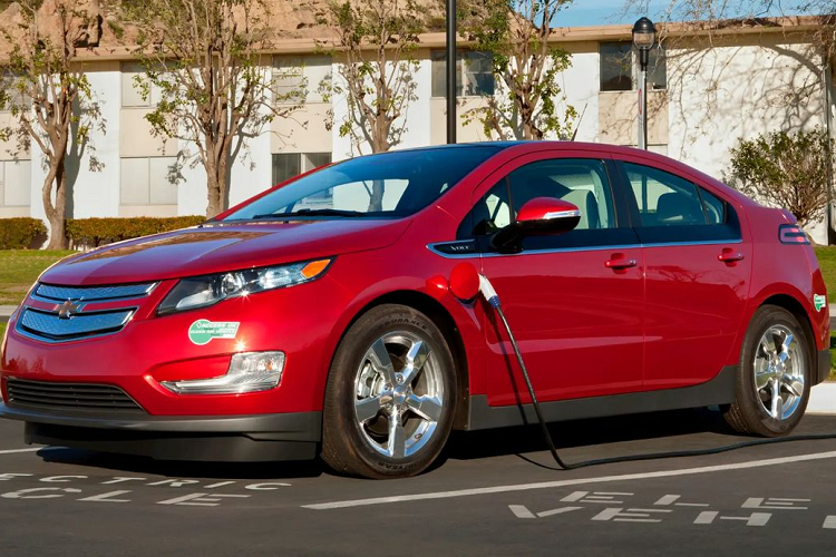 Những con số “không tưởng” trên bảng báo giá mà chủ sở hữu Chevrolet Volt đăng tải lên Twitter khiến nhiều người nghi ngờ về tính xác thực của nó. Cộng thêm vào đó là trên bảng báo giá này không có các thông tin như địa chỉ và số điện thoại như thường thấy.