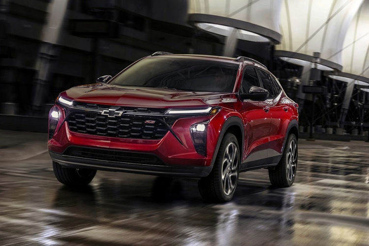 So với thế hệ cũ, xe mạnh hơn 18 mã lực và 20 Nm. Động cơ này đi với hộp số tự động 6 cấp và hệ dẫn động cầu trước. Theo hãng Chevrolet, mẫu SUV cỡ C này dùng chung cơ sở gầm bệ với Seeker ở thị trường Trung Quốc. Xe sẽ được lắp ráp tại Hàn Quốc và nhập khẩu vào Mỹ đồng thời dùng chung nhiều bộ phận với người anh em Trailblazer.