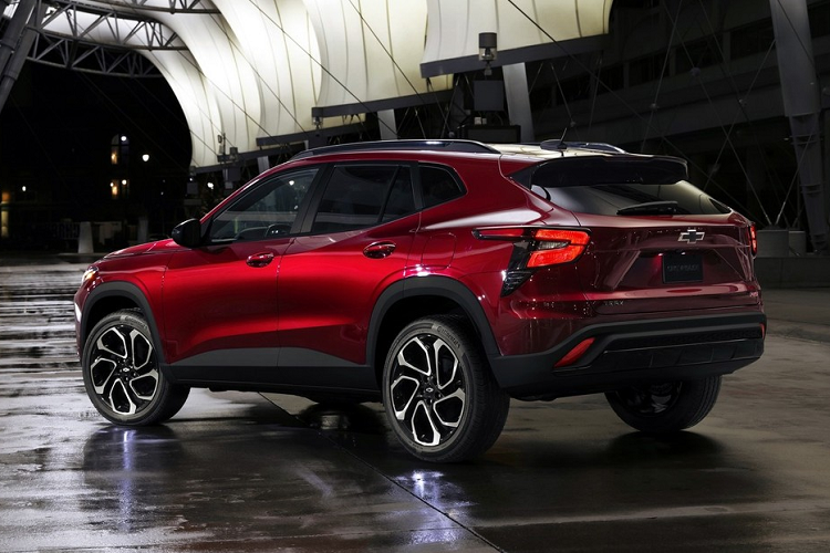 Gói công nghệ này bao gồm những tính năng an toàn chủ động như phanh khẩn cấp tự động, phanh tránh người đi bộ, cảnh báo va chạm phía trước, cảnh báo khoảng cách với xe phía trước, hệ thống hỗ trợ giữ làn đường và cảnh báo lệch làn đường. Đèn pha IntelliBeam, camera lùi, hệ thống kiểm soát hành trình Cruise Control, 6 túi khí và phanh đĩa trước/sau cũng là tran bị tiêu chuẩn của mẫu SUV cỡ C này. Trong khi đó, hệ thống kiểm soát hành trình thích ứng chỉ dành cho các bản cao cấp.