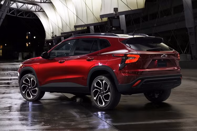 Gói công nghệ này bao gồm những tính năng an toàn chủ động như phanh khẩn cấp tự động, phanh tránh người đi bộ, cảnh báo va chạm phía trước, cảnh báo khoảng cách với xe phía trước, hệ thống hỗ trợ giữ làn đường và cảnh báo lệch làn đường. Đèn pha IntelliBeam, camera lùi, hệ thống kiểm soát hành trình Cruise Control, 6 túi khí và phanh đĩa trước/sau cũng là tran bị tiêu chuẩn của mẫu SUV cỡ C này. Trong khi đó, hệ thống kiểm soát hành trình thích ứng chỉ dành cho các bản cao cấp.