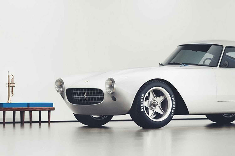 Forge Design gọi mẫu xe này là Competizione Ventidue. Mẫu xe được lấy cảm hứng từ biến thể Comp 61 của 250 SWB. Những mẫu xe này đã có những điều chỉnh để có hiệu suất đua tốt hơn như khung gầm nhẹ hơn và thân xe bằng nhôm mỏng hơn.