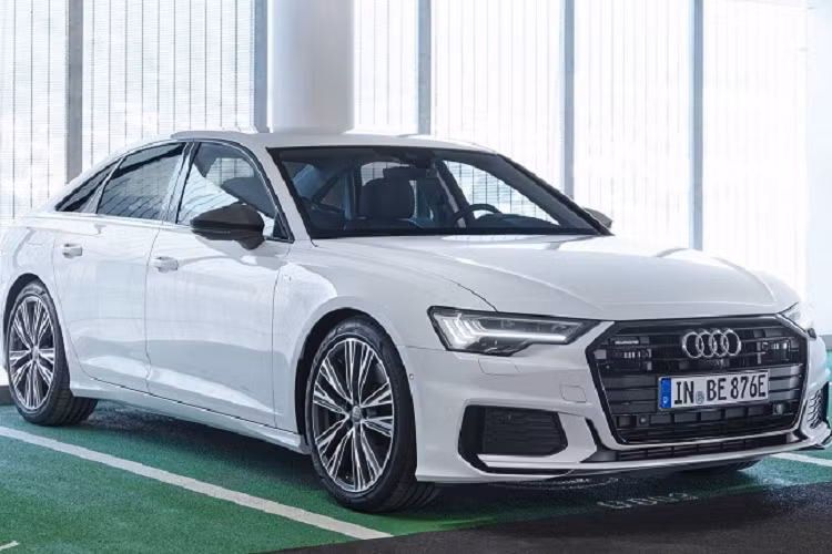 Phiên bản nâng cấp giữa vòng đời của mẫu sedan hạng sang Audi A6 L này có thể được coi là hình ảnh quy chiếu cho thấy phần nào thiết kế của Audi A6 2023 sắp ra mắt châu Âu và Bắc Mỹ. Một số tin đồn gần đây còn chỉ ra rằng Audi A6 bản mới sẽ tập trung hơn vào biến thể 50 TFSI và 55 TFSI e Quattro với hệ dẫn động hybrid.