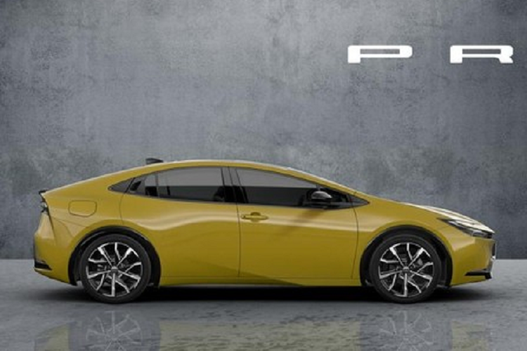 Prius thế hệ thứ 5 được phát triển trên nền tảng TNGA thế hệ thứ hai của Toyota. Nền tảng này có thanh chống MacPherson ở phía trước, thiết lập xương đòn kép ở phía sau nên cứng hơn nền tảng được sử dụng trong mẫu xe cũ. Toyota cũng cho biết nền tảng TNGA thế hệ thứ hai giúp cải thiện khả năng phản hồi khi vào cua và ổn định tốt hơn khi lái xe trên đường thẳng.