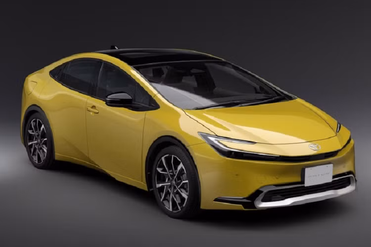 Hệ thống truyền động thứ 2 sử dụng hệ thống hybrid song song hàng loạt của Toyota có sẵn trong các phiên bản 1.8 lít và 2.0 lít giúp sản sinh công suất tối đa 193 mã lực. Mẫu xe này cũng có hệ thống dẫn động bốn bánh E-Four của thương hiệu để mang lại hiệu suất tốt hơn trên mặt đường có ma sát thấp và ổn định hơn khi vào cua.