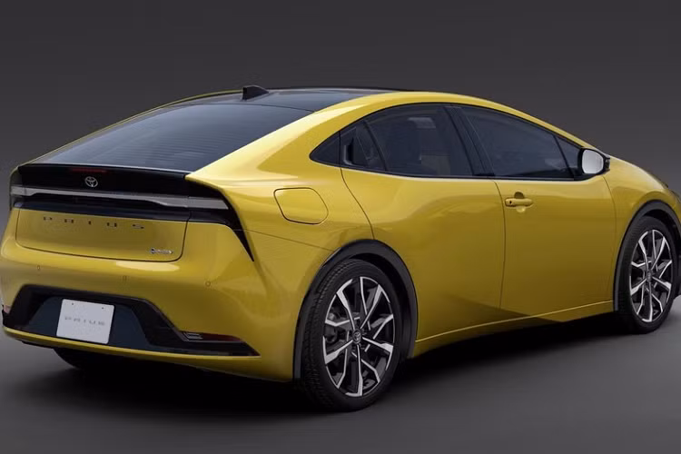 Trong đó, niềm tự hào phải kể đến trên bảng điều khiểnkhi có màn hình thông tin giải trí 12,3 inch cùng cụm công cụ kỹ thuật số cũng là các tính năng. Hình dạng của bảng điều khiển cũng hoàn toàn mới và tích hợp hệ thống sẽ cảnh báo người lái về các vật thể được phát hiện bằng cách nhấp nháy đèn xung quanh.