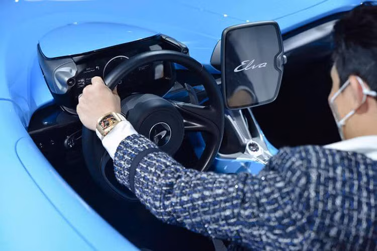 Thông tin việc Minh Nhựa tậu McLaren Elva sẽ giúp không ít người yêu xe trong nước có thêm động lực để ngóng chờ vào bom tấn của hãng xe Anh quốc này sẽ có mặt tại Việt Nam.