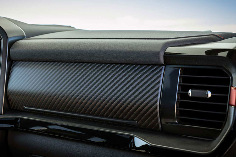 "Thêm vào đó, âm thanh đặc trưng của bộ tăng áp và tiếng ống xả đặc biệt từ động cơ V8 mặt phẳng chéo độc đáo là những gì khách hàng nhận được với gói nâng cấp của chúng tôi, không thể tìm thấy ở bất cứ nơi nào khác", John Hennessey cho biết thêm.