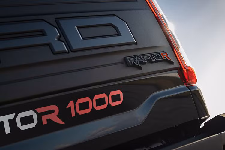 Tất nhiên chừng đó vẫn là chưa đủ đối với Hennessey, hãng độ này đã rút ra những bài học từ dự án GT500 Venom và áp dụng vào dự án siêu bán tải Hennessey VelociRaptoR 2023 mới này.