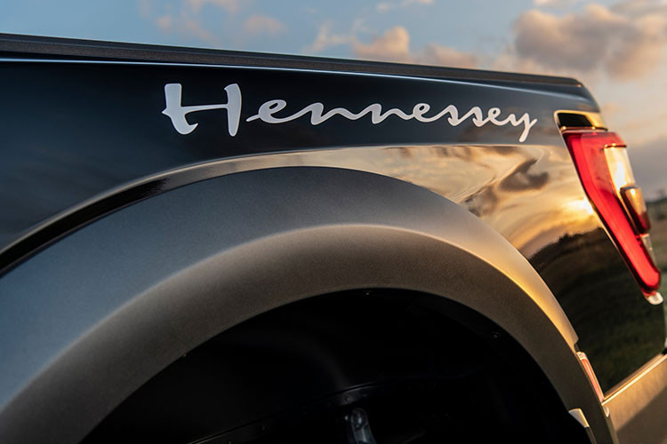 Toàn bộ những sửa đổi này hứa hẹn nâng cấp công suất của xe lên hơn 40%, với mục tiêu là để đạt được sức mạnh gần 1.000 mã lực, giống như tên của dự án. Cùng với đó, mức mô-men xoắn sau khi nâng cấp có thể lên tới hơn 1.152 Nm.