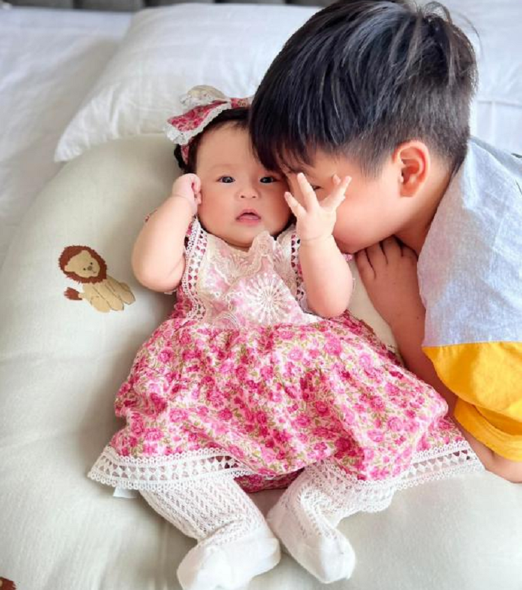 Vo Tu Dua tiet lo nhiem Covid-19 nang, mot minh cham soc hai con-Hinh-3