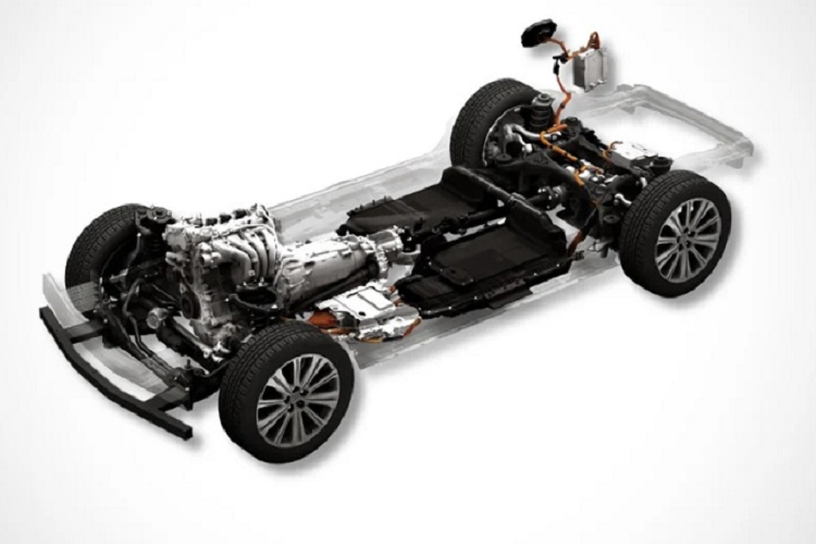 Nếu giả thiết trên là chính xác, Mazda CX-90 2023 sẽ trang bị động cơ xăng 2.5L, 4 xi lanh kết hợp cùng mô-tơ điện đặt giữa động cơ và hộp số tự động 8 cấp.