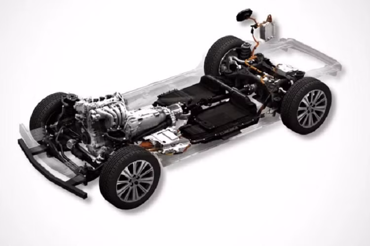 Nếu giả thiết trên là chính xác, Mazda CX-90 2023 sẽ trang bị động cơ xăng 2.5L, 4 xi lanh kết hợp cùng mô-tơ điện đặt giữa động cơ và hộp số tự động 8 cấp.