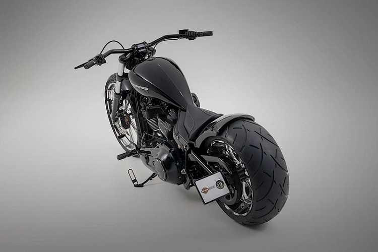 Động cơ của xe thì gần như không thay đổi so với chiếc Harley-Davidson Breakout 2022 nguyên bản sử dụng khối động cơ 114.