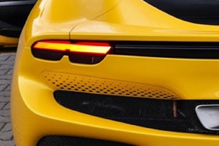 Thị trường Việt Nam có 5 suất đặt hàng Ferrari 296 GTB và đều đã có chủ nhân. Mức giá xe Ferrari 296 GTS tại thị trường Đông Nam Á cụ thể là Malaysia từ 8,2 tỷ đồng, chưa bao gồm các loại thuế cụ thể.