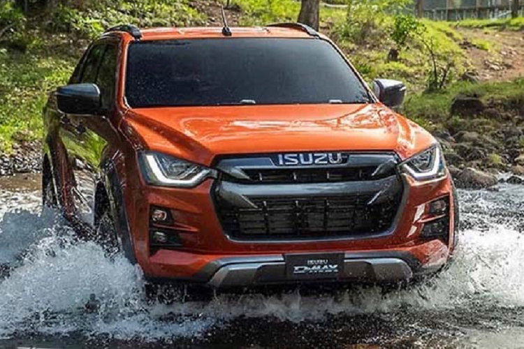 Ngoài ra, Isuzu D-Max 2023 tại thị trường Thái Lan còn có những tính năng an toàn chủ động ADAS khác như đèn pha tự động, phát hiện vật thể phía trước với hình ảnh 3D, cảnh báo tiền va chạm, phanh tự động sau va chạm, kiểm soát chân ga, giới hạn tốc độ, cảnh báo khi phương tiện phía trước khởi hành và phanh khẩn cấp tự động khi rẽ phải.
