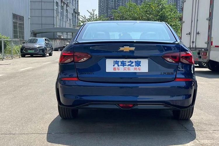 Giá xe Chevrolet Cruze 2023 phiên bản mới hiện chưa được công bố. Trong khi đó, phiên bản cũ của xe có giá dao động từ 111.900 - 122.900 Nhân dân tệ (khoảng 391 - 430 triệu đồng).