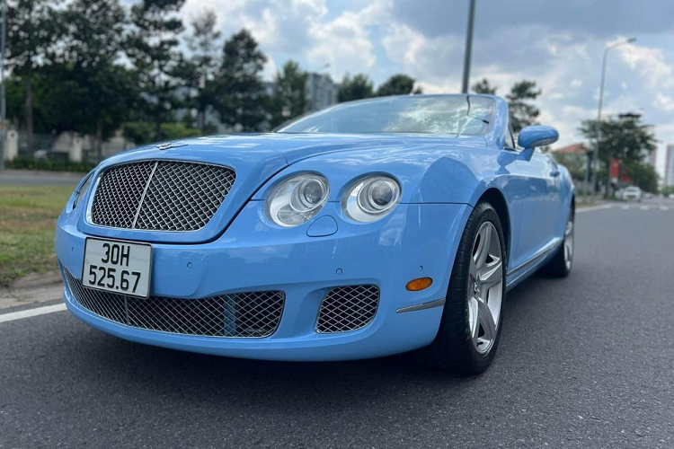 Những chiếc xe siêu sang đã qua sử dụng mang thương hiệu Bentley luôn thu hút rất nhiều người chơi và đặc biệt hơn, nếu đó là 1 xe mui trần thì hứa hẹn tỷ lệ chọi sẽ cực kỳ cao. Chính vì điều này mà khi trên thị trường xe đã qua sử dụng xuất hiện một chiếc Bentley Continental GTC đời 2007 được rao bán đã nhận được rất nhiều sự quan tâm của giới cò xe cũng như các công ty chuyên mua bán xe đã qua sử dụng.