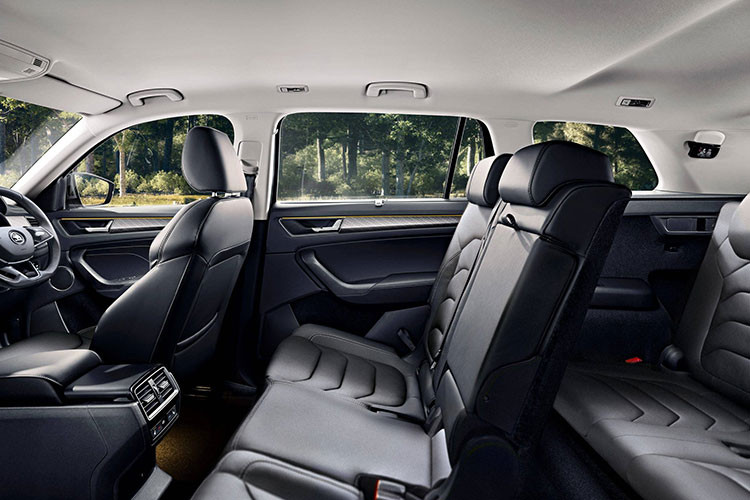 Tại thị trường Châu Âu, chiếc SUV này được trang bị 3 mã động cơ (1 xăng, 2 dầu). Trên các phiên bản cao cấp có thể trang bị đèn LED ma trận thông minh. Về nội thất, bên trong cabin có nhiều điểm tương đồng giống với một số dòng xe của thương hiệu Volkswagen có phần hơi đơn điệu, nhạt nhòa, thiếu đi nét mềm mại tinh tế mà các khách hàng Châu Á thường ưu tiên điều này.