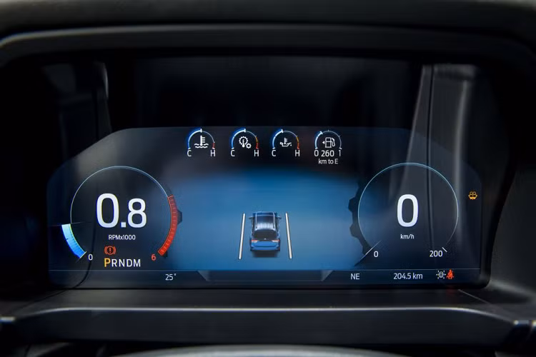 Bên cạnh những cải tiến về sản phẩm, Ford còn tập trung phát triển các dịch vụ và ứng dụng mới nhằm đem đến trải nghiệm sở hữu dễ dàng và hữu ích cho khách hàng, cùng với đó là cam kết luôn đồng hành cùng khách hàng trong suốt quá trình sở hữu và sử dụng xe.