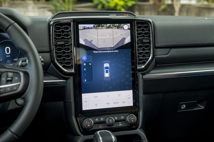 Minh chứng cho cam kết trên là các dịch vụ tiện ích như: Giao và nhận xe tận nơi, Hỗ trợ cho mượn xe khi thực hiện dịch vụ, Bảo dưỡng nhanh và Bảo dưỡng lưu động, Chuyên gia tư vấn sản phẩm chuyên trách, và một ứng dụng quan trọng là FordPass được kết nối với chiếc xe của bạn 24/7 giúp việc chăm sóc và sở hữu xe thuận tiện hơn nhiều.