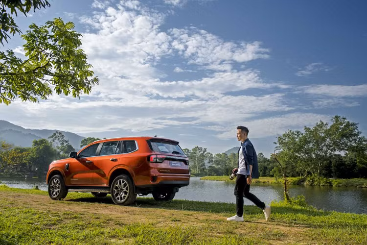 Kiểm soát Hành trình Thích ứng với tính năng Dừng và Đi (Adaptive Cruise Control with Stop and Go): hệ thống cho phép người lái lựa chọn tốc độ mong muốn cho xe đồng thời duy trì một khoảng cách nhất định với xe phía trước và thậm chí sẽ dừng xe hoàn toàn nếu cần.