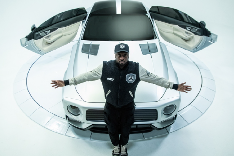 Theo chia sẻ của Will.I.Am, "mục đích tạo ra chiếc AMG đặc biệt này là để tài trợ cho các chương trình kỹ thuật trường học trong thành phố”.