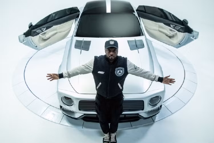 Theo chia sẻ của Will.I.Am, "mục đích tạo ra chiếc AMG đặc biệt này là để tài trợ cho các chương trình kỹ thuật trường học trong thành phố”.