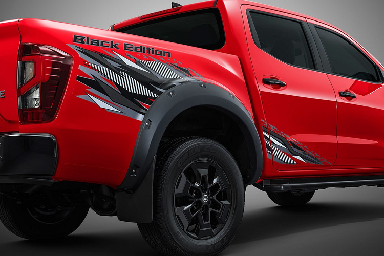 Chưa hết, 2 phiên bản PRO-4X và PRO-2X mang cấu hình Double Cab còn có thêm ghế lái chỉnh điện 8 hướng, bọc bằng chất liệu da Quole Modure cao cấp. Chất liệu da này không tích tụ nhiệt nên hứa hẹn sẽ mang đến cảm giác thoải mái hơn cho người lái trên hành trình dài.