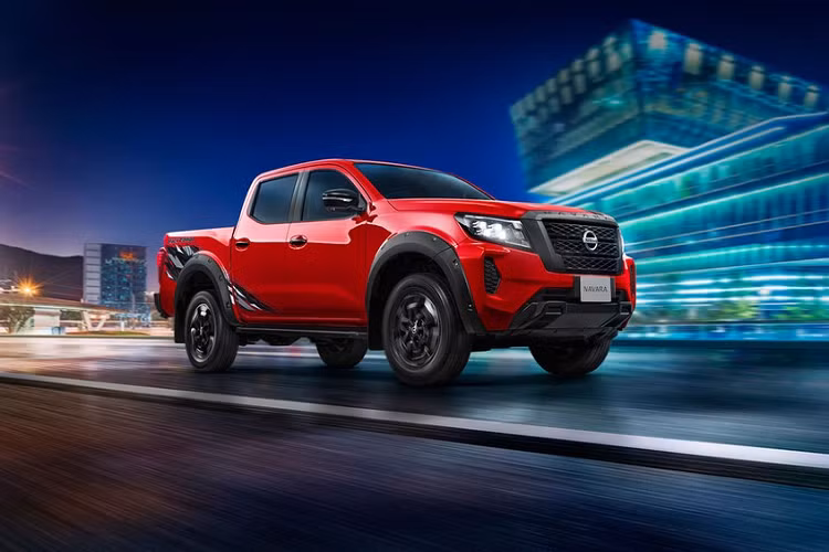 Tại thị trường Thái Lan, giá xe Nissan Navara 2022 dao động từ 595.000 - 1.030.000 Baht (khoảng 397 - 688 triệu đồng). Trong khi đó, tại Việt Nam, mẫu xe bán tải này hiện có giá dao động từ 748 - 945 triệu đồng.