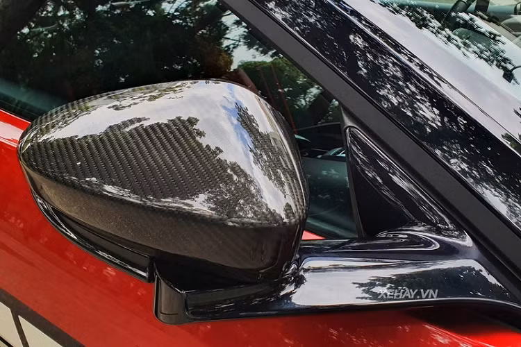 Bên trong khoang cabin, xe được phủ lên 2 tông màu là đen Dark Knight và đỏ Spicy Red cũng ấn tượng không kém. Các trang bị tiêu chuẩn bên trong xe bao gồm:Nút Start/Stop, hệ thống hiển thị áp suất lốp, điều hòa không khí 2 vùng, hỗ trợ đỗ xe với các cảm biến ở xung quanh xe, hệ thống thông tin giải trí COMAND Online của Mercedes-Benz với màn hình trung tâm LCD 8 inch và hệ thống âm thanh của Aston Martin...