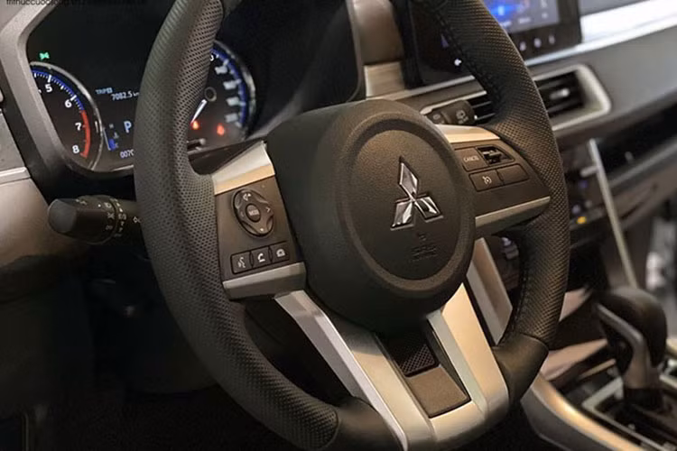 Mẫu xe MPV Mitsubishi Xpander 2022 sẽ tiếp tục duy trì nhập khẩu từ Indonesia và lắp ráp trong nước. Phiên bản nâng cấp mới của Mitsubishi Xpander 2022 hứa hẹn sẽ hấp dẫn khách hàng Việt hơn trước, nhờ mang nhiều thay đổi tập trung vào tiện nghi và hỗ trợ lái.