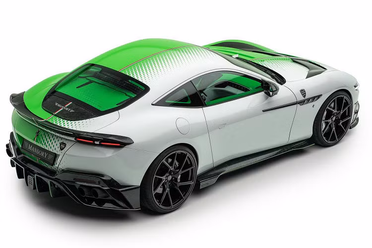 Ngay cùng thời điểm chiếc Ferrari Roma Mansory đặc biệt được ra mắt, thương hiệu cũng giới thiệu thêm một gói nâng cấp bổ sung cho Ferrari F8 với những chi tiết giản đơn hơn so với gói độ F8XX.