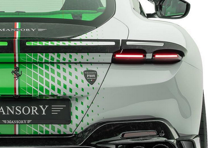 Chi tiết này cũng được hoàn thiện bằng vật liệu carbon trần đem đến cho xe một diện mạo thể thao.Ngoài ra, cánh gió chủ động phía sau xe cũng được thay thế bằng cánh gió mới được làm bằng chất liệu carbon cao cấp cùng logo Mansory thay cho logo Ferrari nguyên bản. Thương hiệu trang bị cho chiếc xe độ bộ mâm 5 chấu kép được sơn màu đen bóng, viền mâm đỏ đem đến một diện mạo hoàn hảo cho chiếc xe độ khủng.