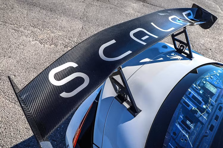 Hệ thống treo đặt riêng của Öhlins đã được điều chỉnh đặc biệt cho SCR1 và hệ thống phanh có cùm phanh 6 pít-tông ở phía trước và bộ cùm phanh 4 pít-tông ở phía sau. SCR1 sẽ được giới thiệu tại SEMA 2022 ở Las Vegas từ ngày 1 đến ngày 4 tháng 11.