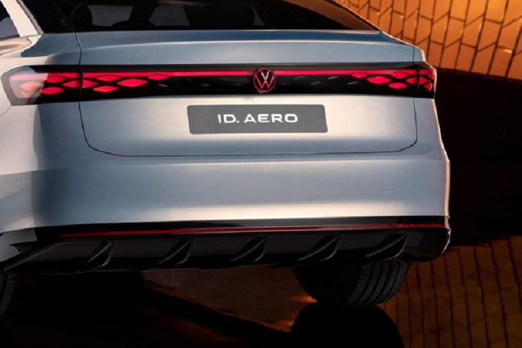 Hiện hãng Volkswagen chưa công bố hình ảnh nội thất của mẫu xe này. Tuy nhiên, với chiều dài cơ sở lớn, Volkswagen ID. Aero hứa hẹn sẽ mang đến không gian nội thất rộng rãi cho người dùng.Mẫu xe này cũng được phát triển dựa trên cơ sở gầm bệ MEB, tương tự các mẫu ô tô điện thuộc thương hiệu ID. khác.