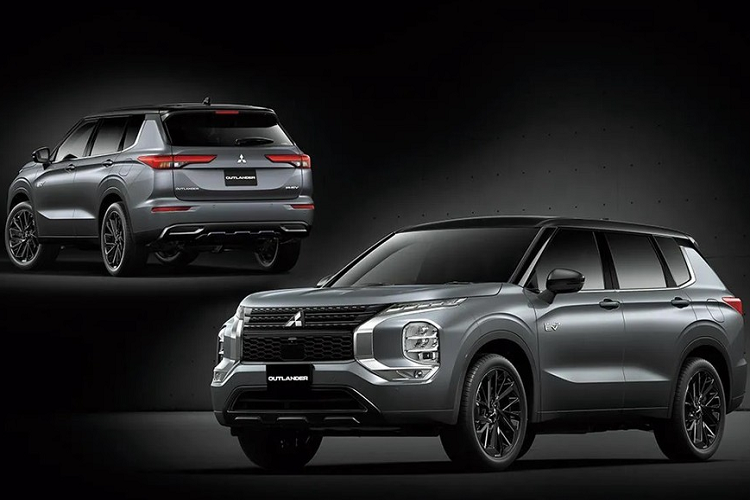 Chưa hết, Mitsubishi Outlander 2023 còn được bổ sung 2 màu sơn ngoại thất mới là đỏ Red Diamond - nóc đen Black Mica và bạc Sterling Silver Metallic - nóc đen Black Mica. Tổng cộng, mẫu SUV hạng C này hiện có 13 màu sơn ngoại thất khác nhau.