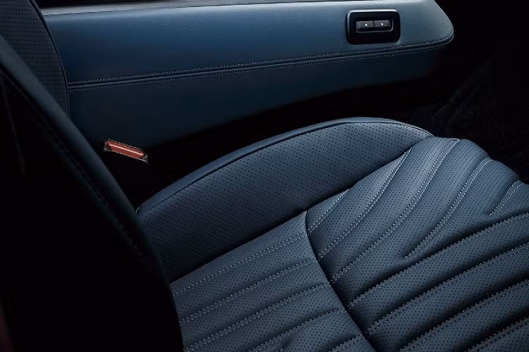 Vào hồi tháng 5/2021, tại Việt Nam cũng từng xuất hiện tin đồn cho rằng Nissan Ariya sẽ được bán ở nước ta. Tin đồn này xuất phát từ việc Nissan Ariya được đăng ký bảo hộ kiểu dáng tại Việt Nam. Tuy nhiên, chẳng bao lâu sau đó, Nissan Việt Nam đã khẳng định chưa có kế hoạch phân phối mẫu SUV điện này.