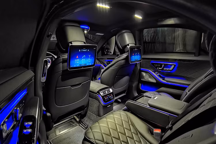 Động cơ của 2 bản này đều là máy I6 dung tích 3 lít có công nghệ EQ Boost, công suất 367 mã lực, mô-men xoắn 500 Nm, kết hợp số tự động 9 cấp.