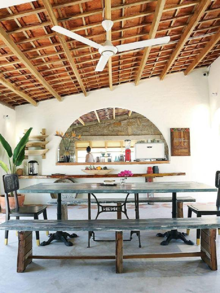 Cap vo chong o Ha Noi roi pho ve ven bien sinh song-Hinh-10