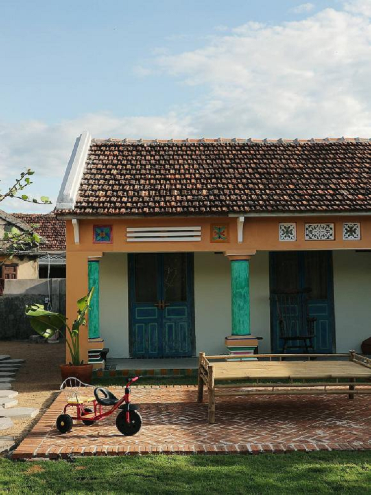 Cap vo chong o Ha Noi roi pho ve ven bien sinh song-Hinh-4