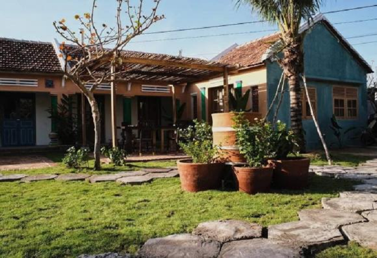 Cap vo chong o Ha Noi roi pho ve ven bien sinh song-Hinh-5