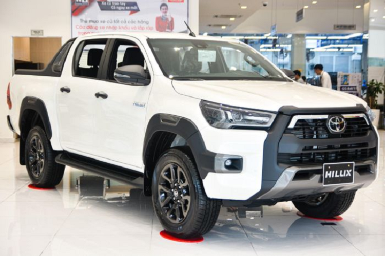 Toyota Hilux am tham bien mat khoi thi truong Viet Nam