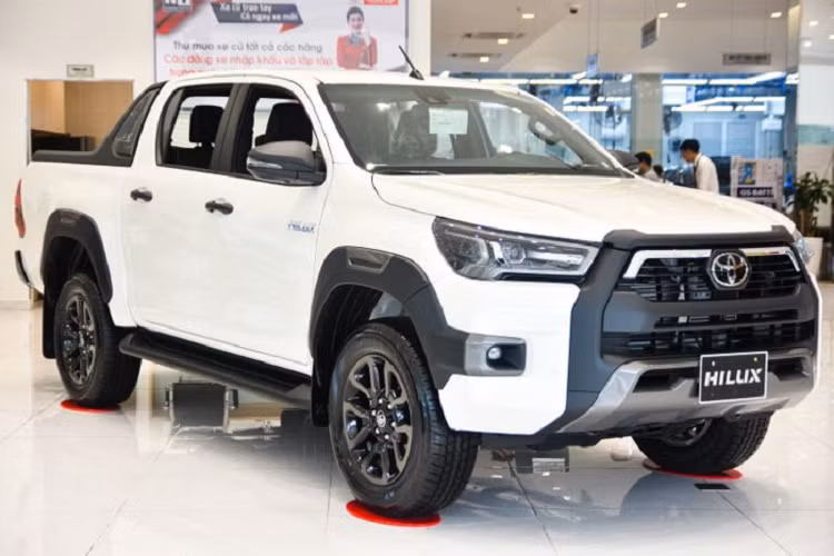 Toyota Hilux am tham bien mat khoi thi truong Viet Nam