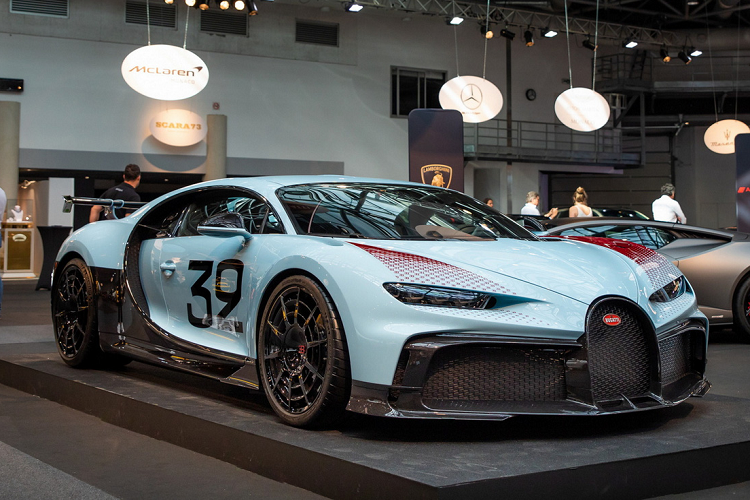 Sự kiện trưng báy Bugatti Chiron Pur Sport Grand Prix mới được tổ chức dưới sự bảo trợ của Hoàng tử Albert II của Monaco và được nhiều người coi là triển lãm xe hơi độc nhất trên thế giới. Hơn nữa, thương hiệu Bugatti cũng là một trong những cái tên “chủ chốt” tham dự sự kiện này.