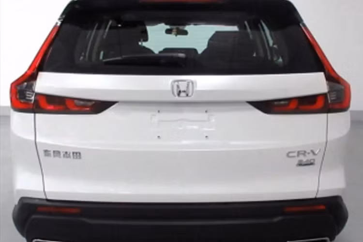 Hoạt động với 2 động cơ điện cho công suất 184 mã lực tại 5.000 - 6.000 vòng/ phút và mô-men xoắn cực đại 315 Nm tại 0 - 2.000 vòng/phút. Khi động cơ hoạt động với động cơ điện cho tổng công suất 215 mã lực tại 6.200 vòng/phút, kết hợp với hộp số tự động biến thiên vô cấp E-CVT.