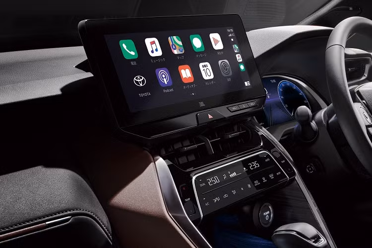 2 tùy chọn động cơ cũ vẫn được giữ lại trên Toyota Venza 2023. Thứ nhất là động cơ xăng Dynamic Force 4 xi-lanh, phun nhiên liệu trực tiếp, hút khí tự nhiên, dung tích 2.0 lít, sản sinh công suất tối đa 171 mã lực và mô-men xoắn cực đại 207 Nm. Thứ hai là hệ truyền động hybrid với động cơ xăng Dynamic Force 4 xi-lanh, phun nhiên liệu trực tiếp, dung tích 2.5L, kết hợp với mô-tơ điện nằm trên cầu trước có công suất tối đa 120 mã lực và mô-men xoắn cực đại 202 Nm.