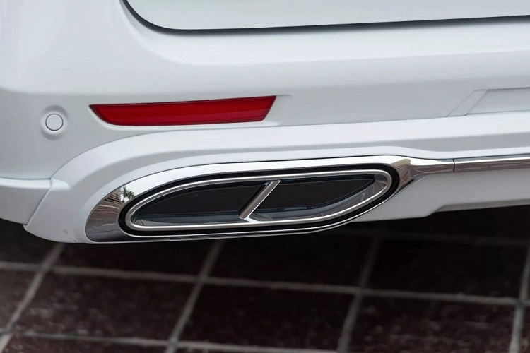 Mức giá xe Mercedes-Benz Metris van độ Maybach lên đến 181.000 USD, gần ngang bằng với Mercedes-Maybach S-Class "đập hộp" (185.000 USD). So với Mercedes-Benz Metris nguyên bản có giá từ 32.620 USD, chiếc xe độ này đắt gấp 6 lần.