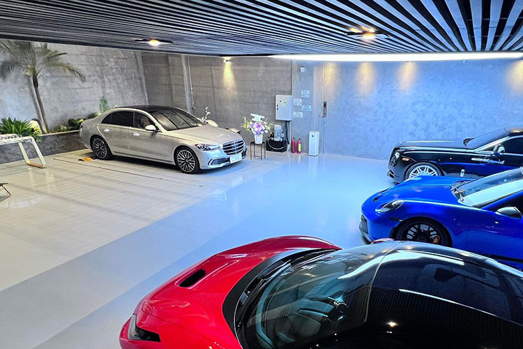 Đàm Thu Trang và Cường "Đô-la" sẽ có những giờ trải nghiệm sau vô lăng xe Mercedes-Benz S450 Luxury thế hệ mới rất thú vị đến từ khối động cơ máy xăng, dung tích 3.0 lít.